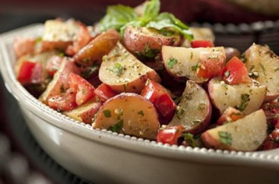 Bylinkové zemiaky s paradajkami